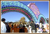 Swamishri during the inauguration of the Hansa Dwar at the Haveli complex