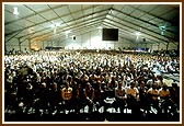 More than 8,500 devotees during the evening Satsang assembly 