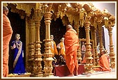 Swamishri performs the murti pratishtha ceremony in the Haveli