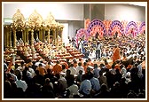 Swamishri joined by devotees in performing the Annakut arti in the Haveli hall   