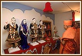 Amist 
Vedic rituals Swamishri consecrates the murtis