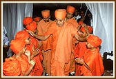 Swamishri blesses balaks dressed as sadhus