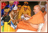 Swamishri blesses the kishore performers