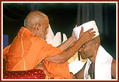 Hari Patel of London (Upmanyu Bhagat) initiated into parshad-fold