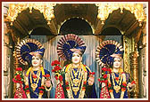 Beautifully adorned murtis of Shri Dham, Dhami and Mukta