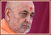 Swamishri during his morning puja 