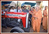 Performs pujan of tractor donated for BAPS earthquake relief work