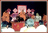 Swamishri addresses an assembly of tribals&nbsp;
