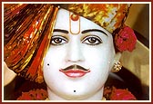 Beautifully adorned murti of Shri Harikrishna Maharaj