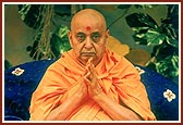 Pranams to all devotees and sadhus after his puja