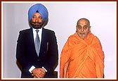 Swamishri with Indian Ambassador H.E. Sundersingh Gill 