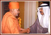 Prime Minister of Bahrain, Sheikh Khalifa Bin Salman Al Khalifa, welcomes Swamishri at the private office of the P.M.