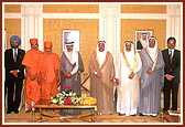 Swamishri and Mahant Swami with the Prime Minister, cabinet ministers and dignitaries