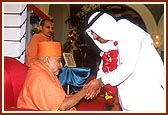 Mr. Ali Hasan greets Swamishri