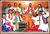 Swamishri raises his fingers to the beat of Bhangra dance