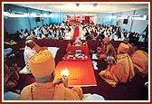 Swamishri and sadhus perform maha-puja (peace prayer)