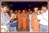 Swamishri is traditionally welcomed in Muscat
