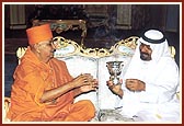 The Sheikh welcomes Swamishri with a special incense