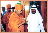 Swamishri is welcomed by Sheikh Hamed Bin Majid Al-Kasim, Minister of Justice of Sharjah, at his residence