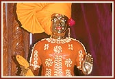 Shri Harikrishna Maharaj attired in chandan