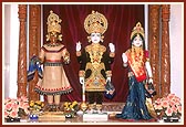 Shri Harikrishna Maharaj adorned in chandan and Shri Laxmi Narayan Dev