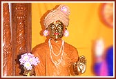 Shri Harikrishna Maharaj adorned in chandan