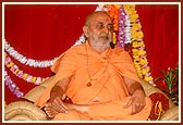 Divine gestures and moods during a discourse to the karyakars