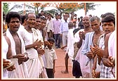 The local Udiya devotees rejoice by devotionally singing the Swaminarayan dhun and bhajans