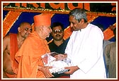 ... presents gift to Shri Naveen Patnaik
