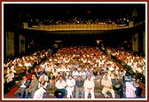 Devotees listening to Swamishri's blessings