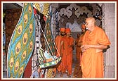 Swamishri rocks Thakorji