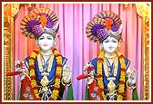 Beautifully adorned murtis of Swaminarayan Mandir, Anand