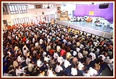 Kishore sabha in the presence of Swamishri in the mandir hall