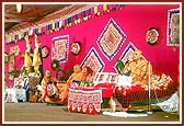 Pujya Viveksagar Swami delivers a discourse on the Shikshapatri