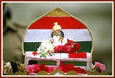 Shri Harikrishna Maharaj adorned for India's Independance Day celebration, 15 August