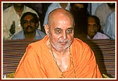 Swamishri rocks Thakorji while festive bhajans are being sung