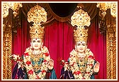 Shri Akshar Purushottam Maharaj adorned in the newly inaugurated sinhasan