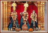 Shri Harikrishna Maharaj and Shri Radha Krishna Dev adorned in the newly inaugurated sinhasan