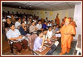 Swamishri sanctifies the auditorium for computer classes for girls