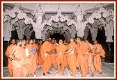Swamishri observes the newly constructed dome of the nearly finished Swaminarayan Mandir