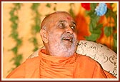 Swamishri in an effervescent mood