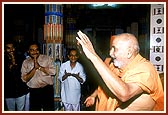 Swamishri was welcomed by youths with flaming torches and devotees in Yogi Smruti Mandir  