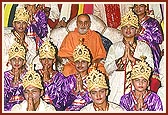 Kishore performers with Swamishri