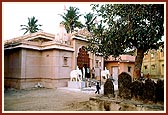 A beautiful monument built over the stepwell where Nilkanth Varni first came and sat in LojA beautiful monument built over the stepwell where Nilkanth Varni first came and sat in Loj