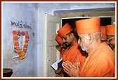 Swamishri respectfully engaged in darshan of the hole plugged by Nilkanth Varni