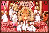 Balaks of village Lodhva (where Nilkanth Varni had accepted the services of Lakhi Charan for one month) with Swamishri