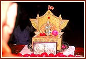 Shri Harikrishna Maharaj in Swamishri's puja