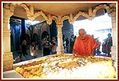 Swamishri doing darshan and pradakshina at Yogi Smruti Mandir