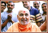 Swamishri in a jovial and responsive mood