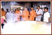 &nbsp;&nbsp;Swamishri on a round to see the preparation of food items for Annakut